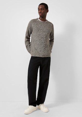 Pull-over QS en marron : sur le côté