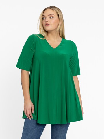 Yoek Shirt in Groen: voorkant