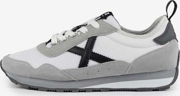 MUNICH Matalavartiset tennarit 'UM' värissä valkoinen: etupuoli