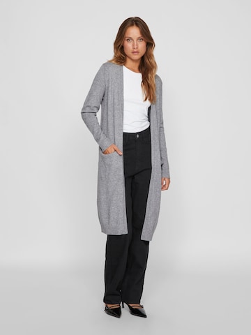Cardigan 'VIRil' VILA en gris : devant