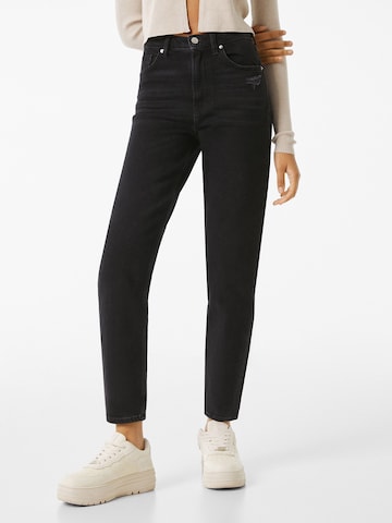Bershka Regular Jeans in Zwart: voorkant