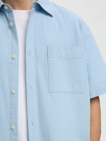 SELECTED Comfort Fit Paita 'SLHRLXSTUART' värissä sininen