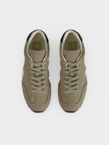 Veja Sneaker in Grau