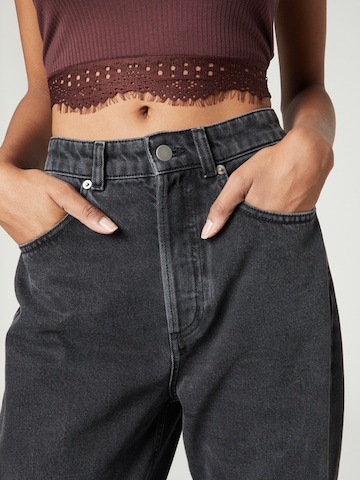 A LOT LESS Regular Jeans 'Jessie' in Grau