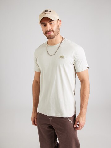 ALPHA INDUSTRIES Футболка в Серый