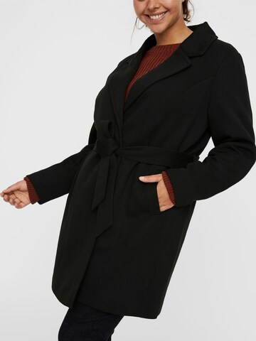 Vero Moda Curve Mantel in Schwarz