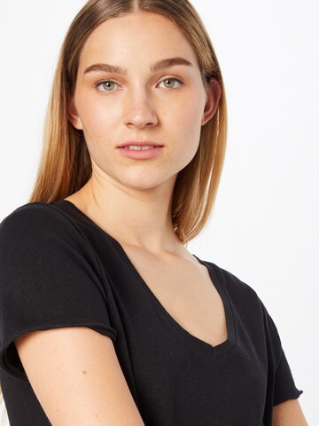 Maglietta di Marc O'Polo DENIM in nero