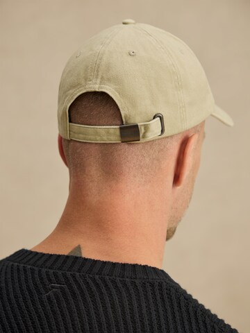 DAN FOX APPAREL Кепка 'Denny' в Бежевый