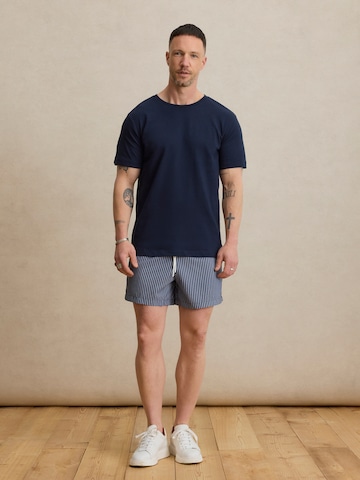 DAN FOX APPAREL Rövid fürdőnadrágok 'Juri' - kék
