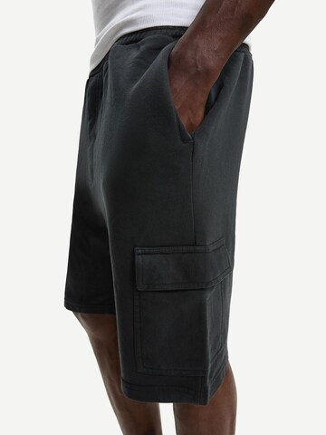 Bershka Štandardný strih Kapsáče - Čierna