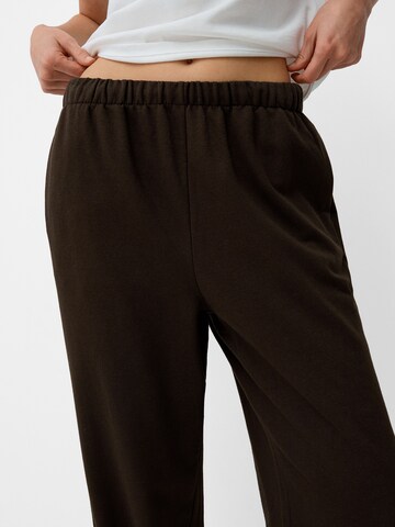 Bershka Tapered Trousers in Brown
