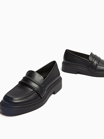 Bershka Slipper in Schwarz