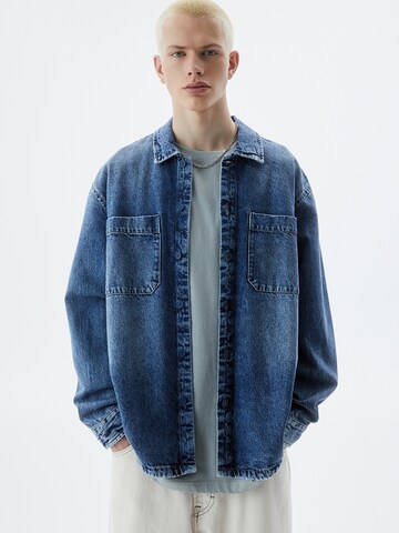 Pull&Bear Comfort fit Button Up Shirt in Blue: front