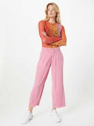 s.Oliver Loose fit Pleat-Front Pants in Pink