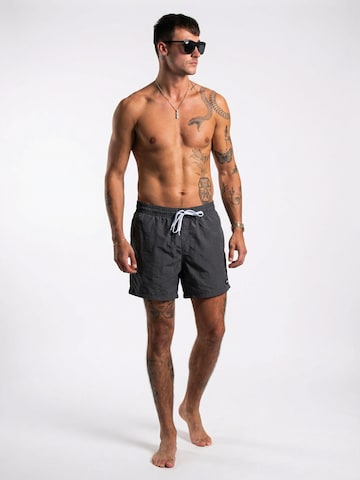 Be52 Badshorts 'Zrce' i grå