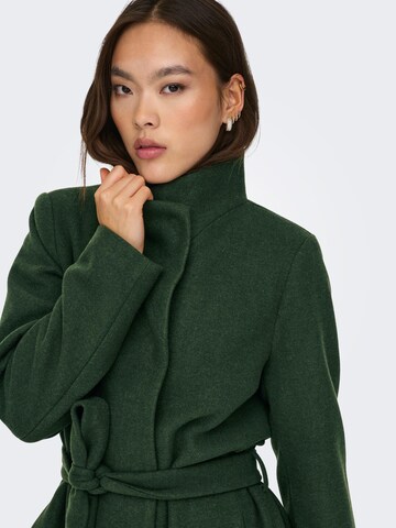 ONLY Демисезонное пальто 'EMMA' в Зеленый