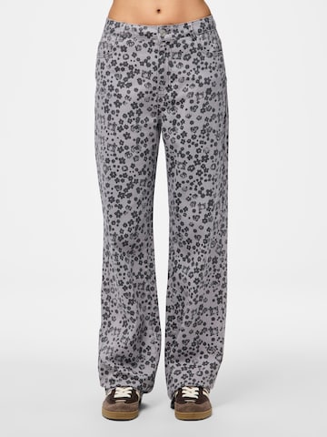 PIECES Wide leg Jeans 'PCPORTIA' in Grey: front
