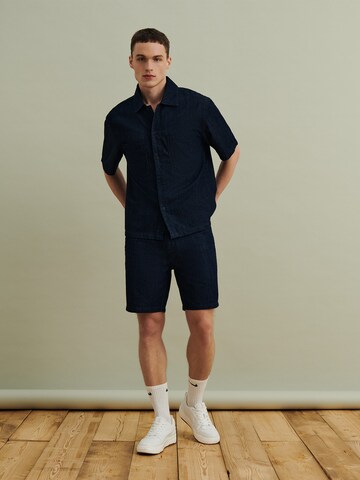 DAN FOX APPAREL Regular Shorts 'Pepe' in Blau