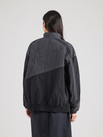 Giacca di mezza stagione 'STREET' di Nike Sportswear in grigio