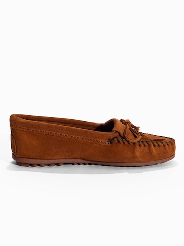 Minnetonka Mokaszin 'Kilty' - barna