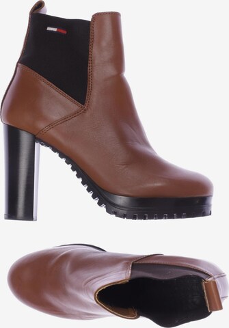 Tommy Jeans Dress Boots in 40 in Brown: front