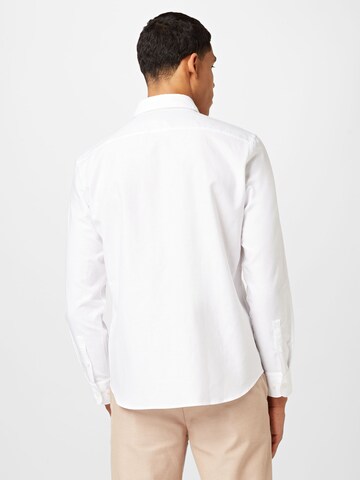 Coupe regular Chemise business 'HAL' BOSS Black en blanc