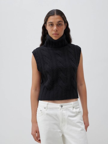 ABOUT YOU x Marie von Behrens Пуловер 'Camille' в черно: отпред