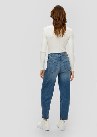 Tapered Jeans con pieghe di s.Oliver in blu