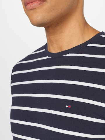 TOMMY HILFIGER Slim Fit Bluser & t-shirts i blå