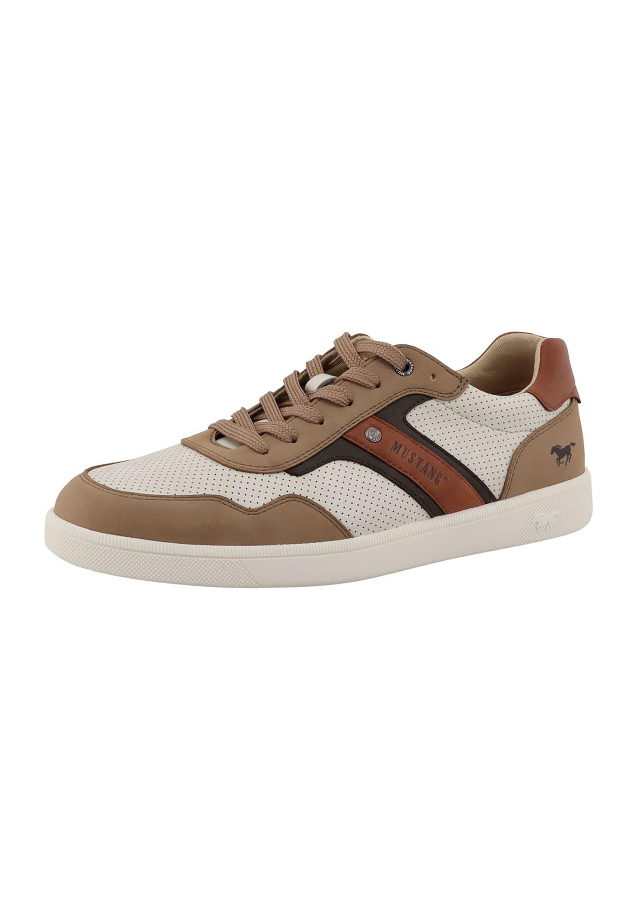 Baskets basses MUSTANG en beige : devant