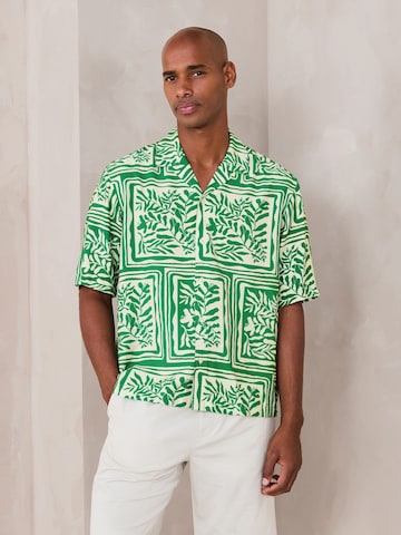 Next Regular Fit Hemd in Grün