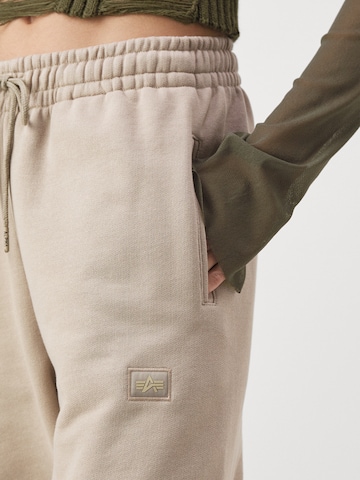 ALPHA INDUSTRIES Tapered Παντελόνι 'Essentials' σε μπεζ