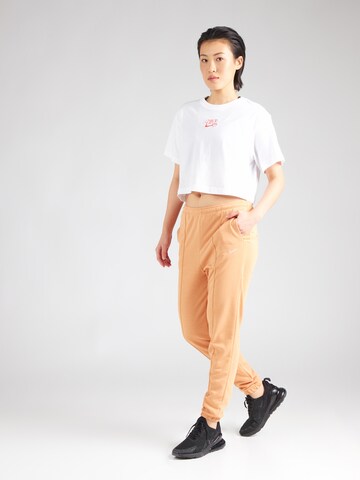 Nike Sportswear Tapered Nadrág 'Chill' - sárga