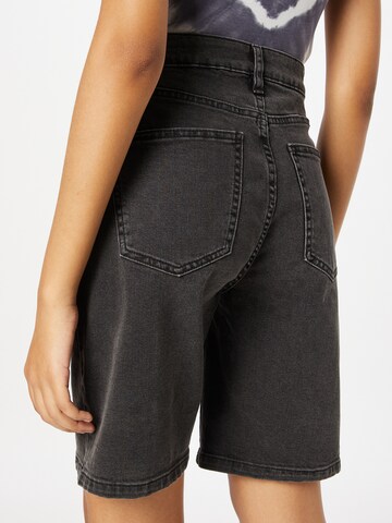 regular Jeans 'OWI SHO' di SISTERS POINT in nero