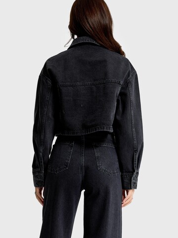 Gilet 'RHINESTONE CROPPED DENIM JACKET' IT'S BASIC en gris