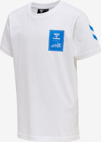 T-Shirt 'FLYING TRES ' Hummel en blanc