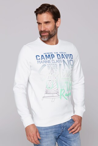 CAMP DAVID Sweatshirt mit Colour Gradient Puffprint in Weiß: Vorderseite