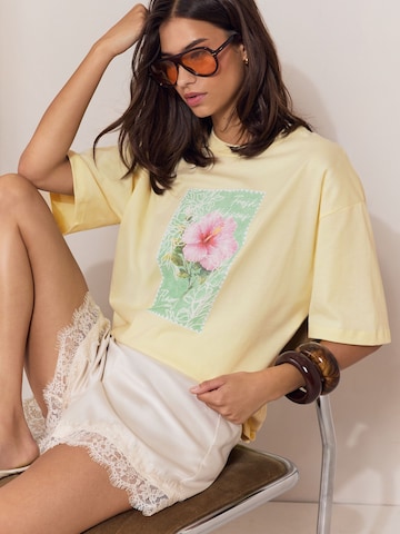 Lipsy Oversize t-shirt i gul