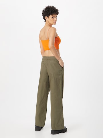 Monki Loose fit Pleat-Front Pants in Green