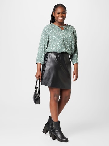 ONLY Carmakoma - Blusa 'PHILINA' en verde