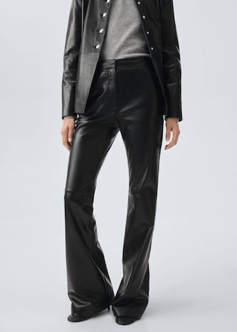 MANGO Flared Hose in Schwarz: Vorderseite