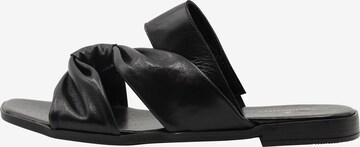 DreiMaster Klassik Mules in Black: front