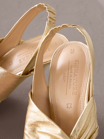 Next Sandalen met riem in Goud