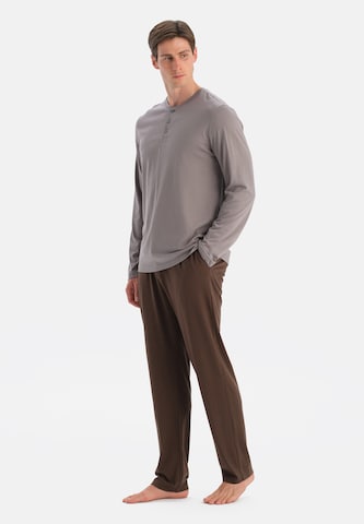 Dagi - Pijama largo en marrón