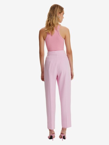NOCTURNE Tapered Pleat-Front Pants in Pink