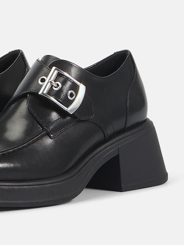 juoda VAGABOND SHOEMAKERS Loaferai 'DORAH'