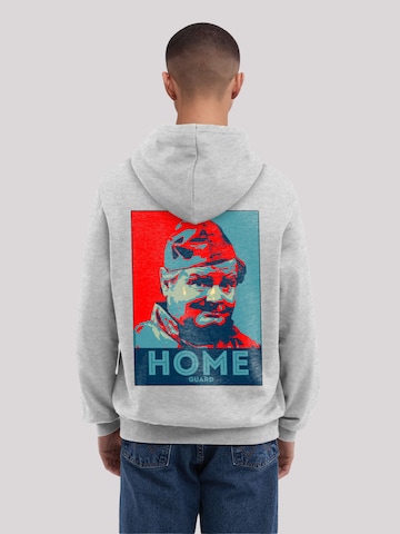 Sweat-shirt 'TV Times Benny Hill Home Guard' F4NT4STIC en gris : devant
