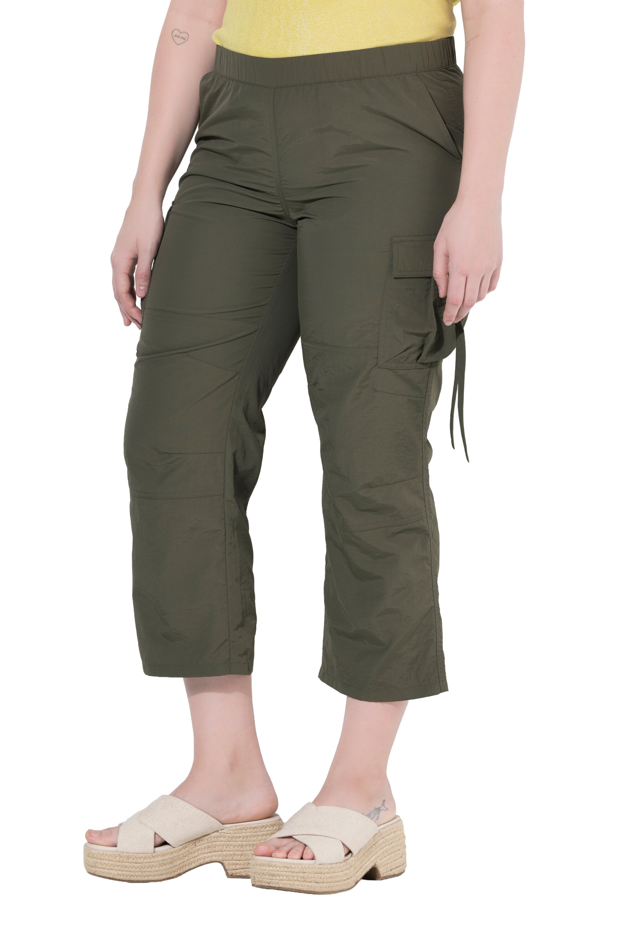 Ulla Popken Regular Cargo trousers in Green: front