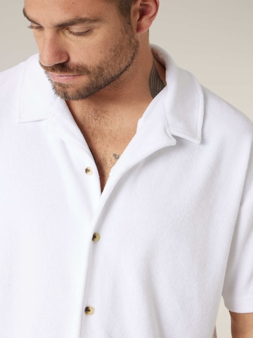 Coupe regular Chemise 'Creekson' Deeluxe en blanc
