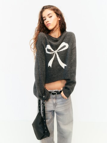 Pull&Bear Pullover in Grau